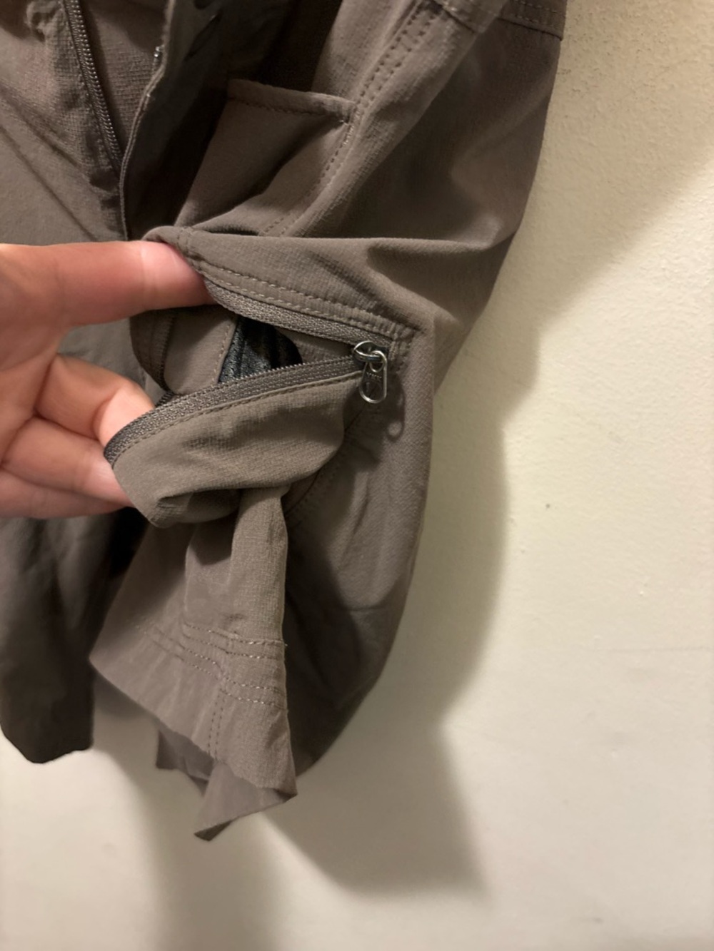 Outdoor Research Summit hiking shorts mushroom size 4 - Picture 6 of 9